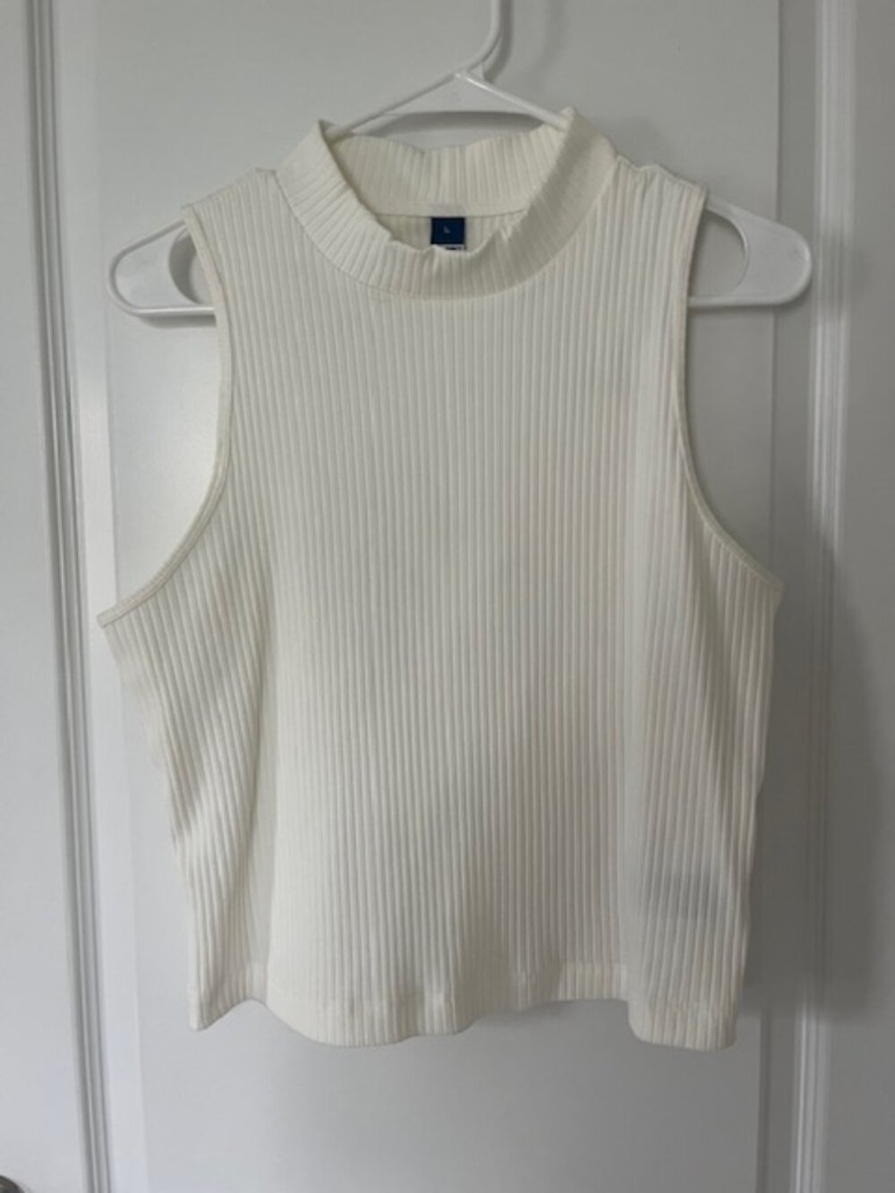 Old Navy white knit tank top, size L, never worn